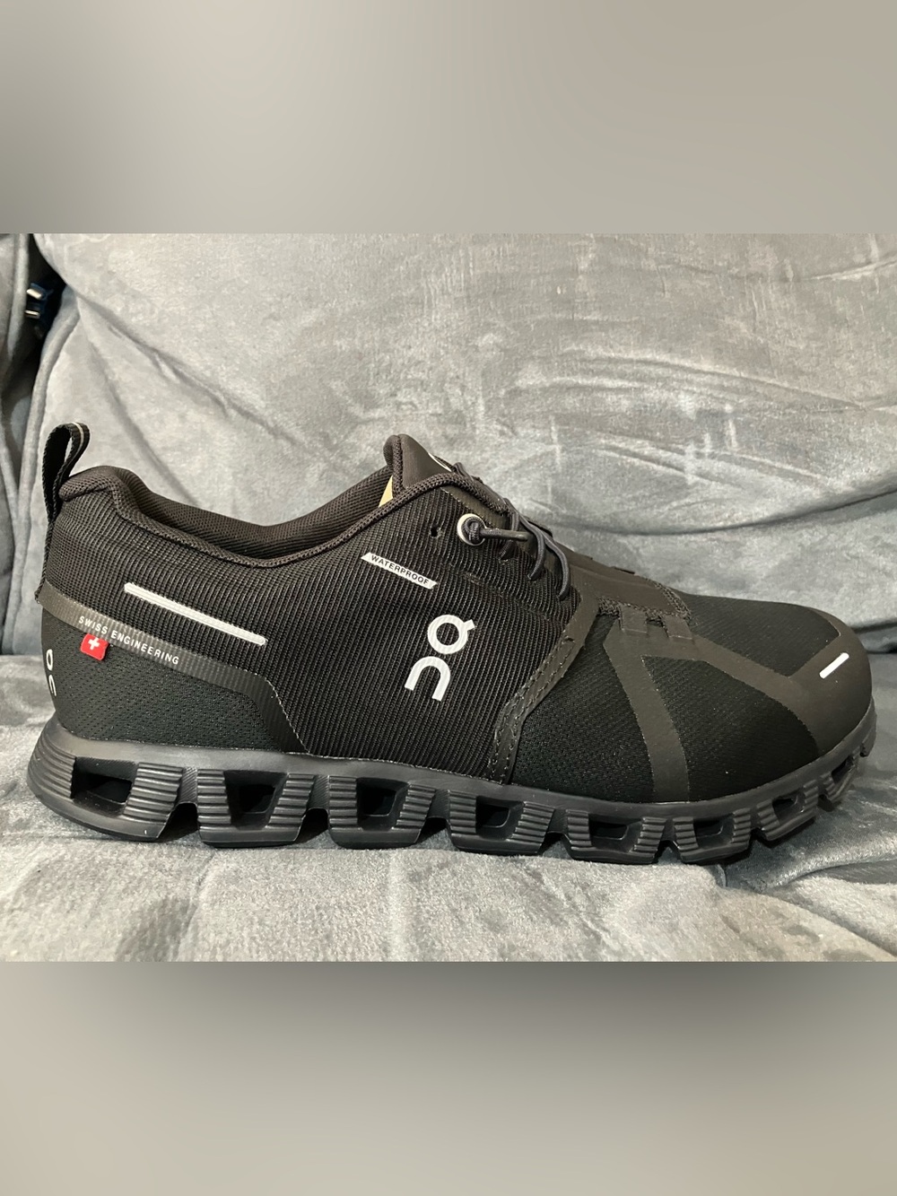 On Cloud 5 Waterproof Mens 7.5 Running Shoes Training Gym Sneakers All Black